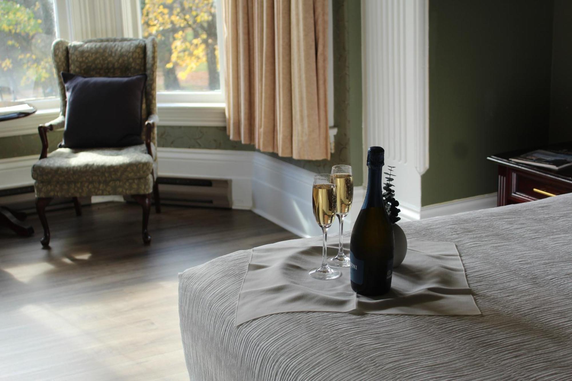 Westover Inn Saint Marys Bagian luar foto